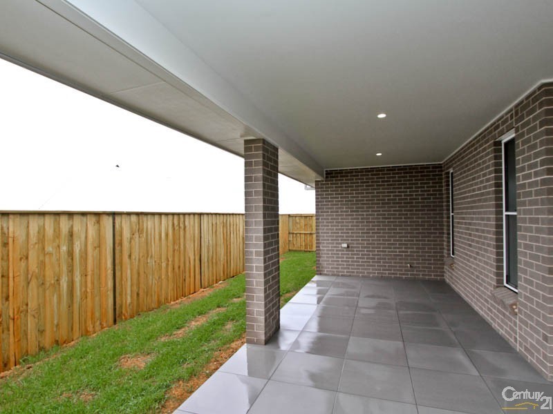 8 Seaside Circuit, Caves Beach NSW 2281
