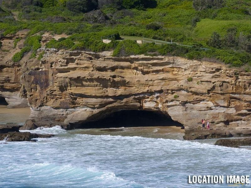 60 Caves Beach Road, Caves Beach NSW 2281