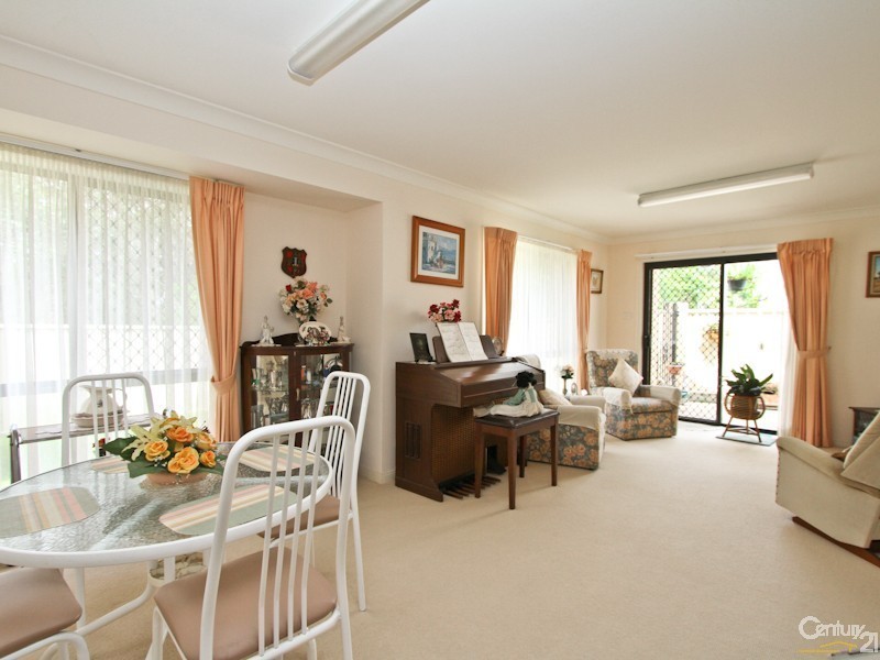 2/30 Boatmans Row, Eleebana NSW 2282