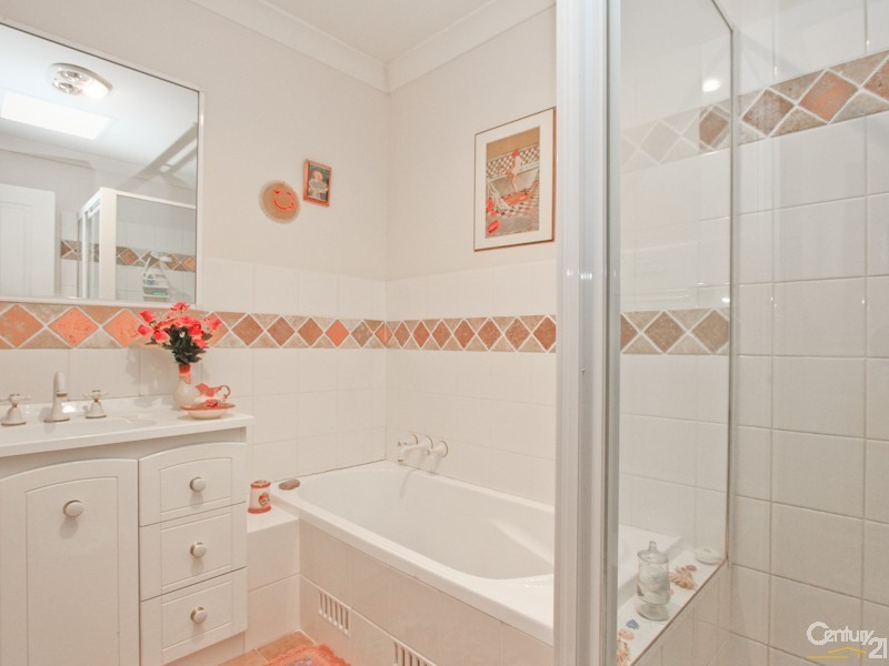 2/30 Boatmans Row, Eleebana NSW 2282