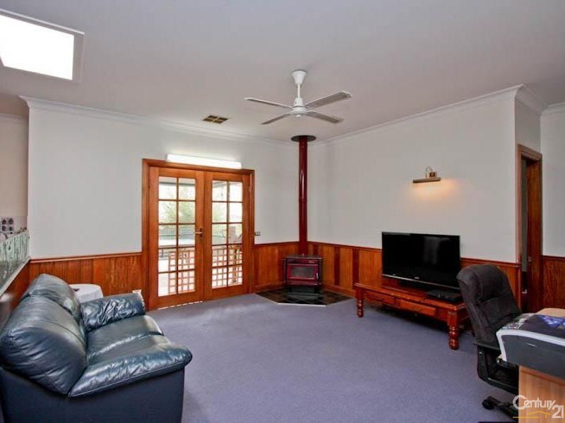 9 Boatmans Row, Eleebana NSW 2282