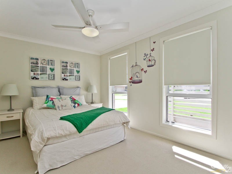 10 Harcourt Parade, Macquarie Hills NSW 2285