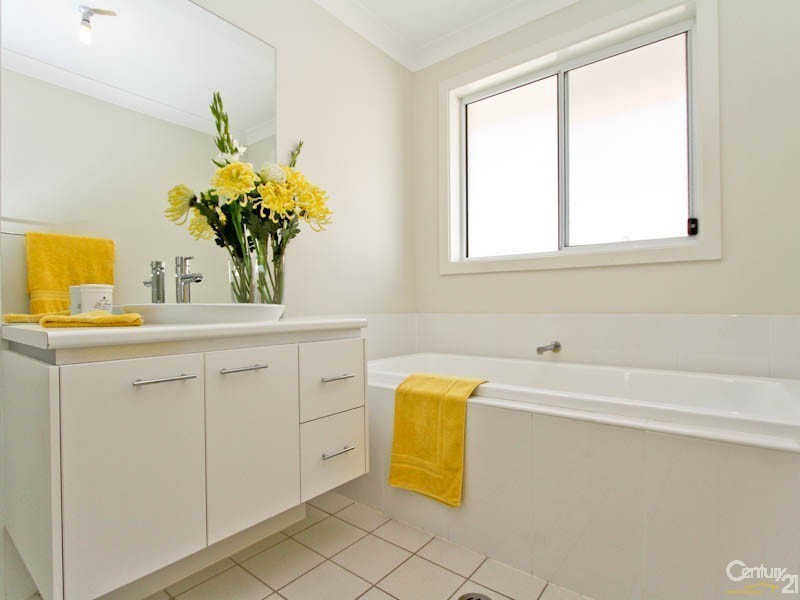 10 Harcourt Parade, Macquarie Hills NSW 2285