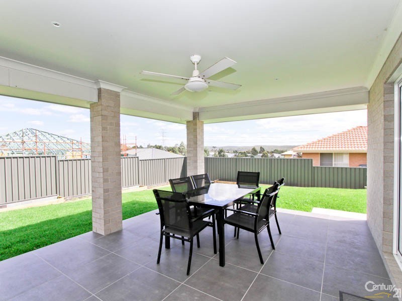 10 Harcourt Parade, Macquarie Hills NSW 2285