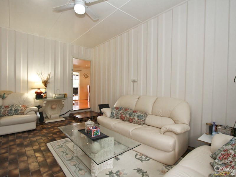 7 Gregory Parade, Warners Bay NSW 2282