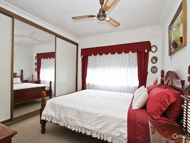 7 Gregory Parade, Warners Bay NSW 2282