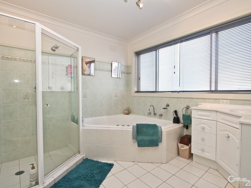 7 Gregory Parade, Warners Bay NSW 2282