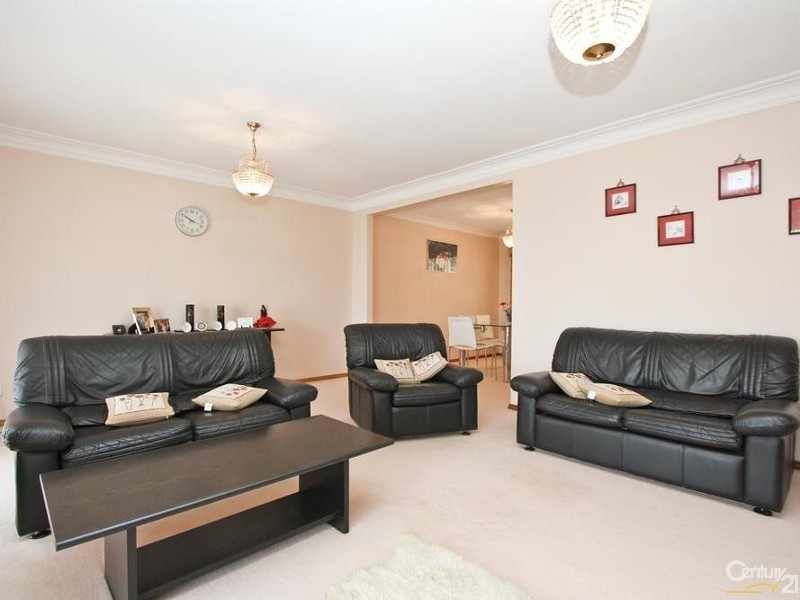 9 Warwick Way, Valentine NSW 2280