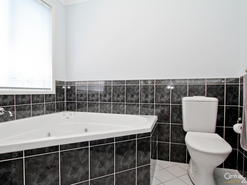 7 Boatmans Row, Eleebana NSW 2282