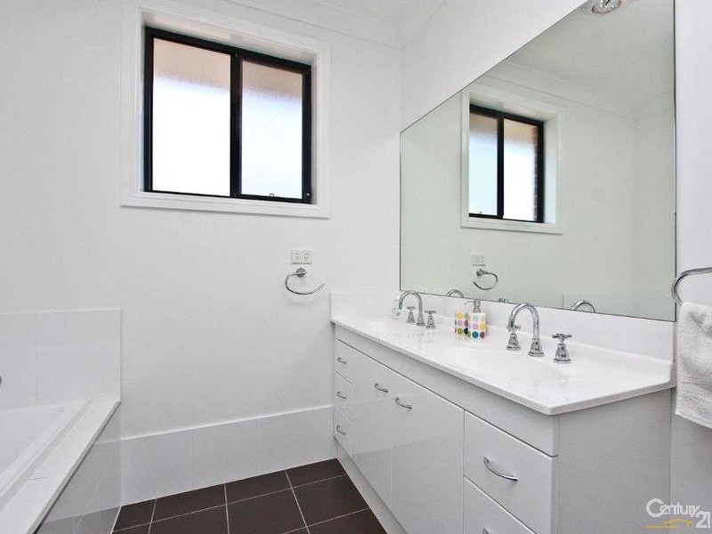 34 Ripon Way, Macquarie Hills NSW 2285