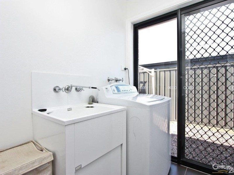 34 Ripon Way, Macquarie Hills NSW 2285