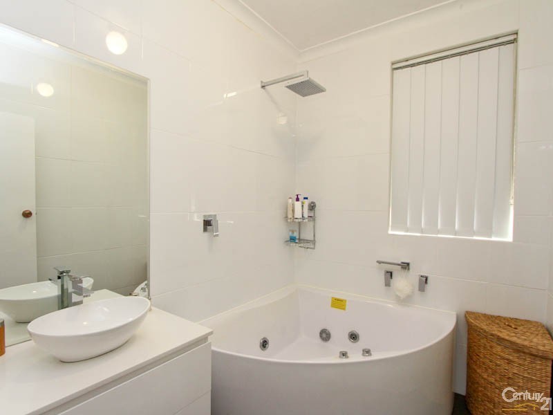 15 Tallawalla Road, Valentine NSW 2280