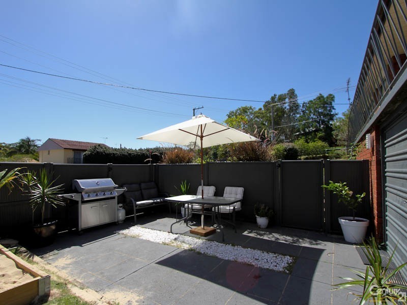 15 Tallawalla Road, Valentine NSW 2280