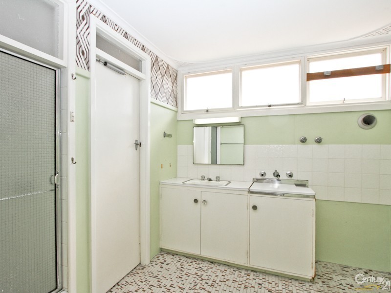 21 Valentine Crescent, Valentine NSW 2280