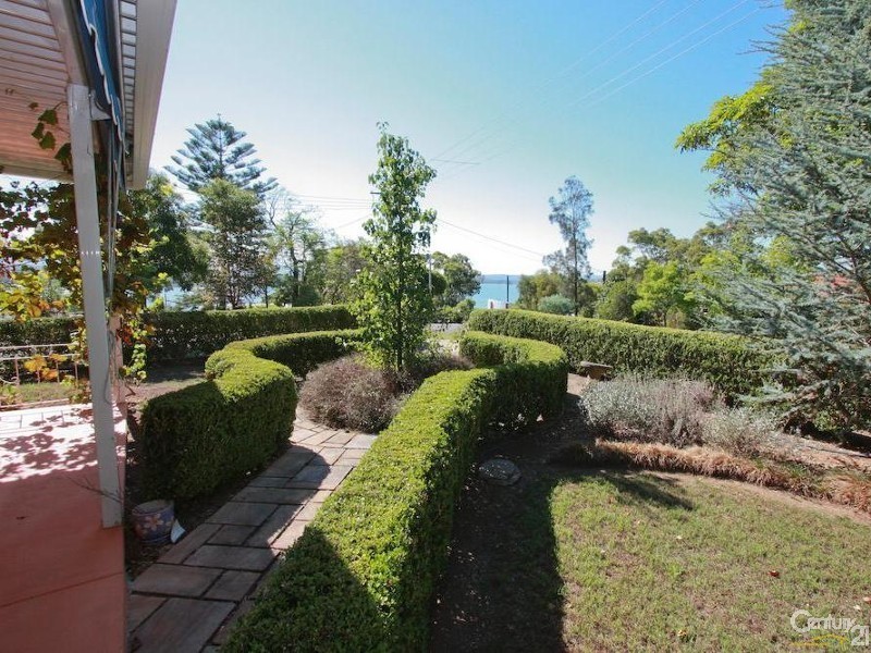 37 Croft Road, Eleebana NSW 2282
