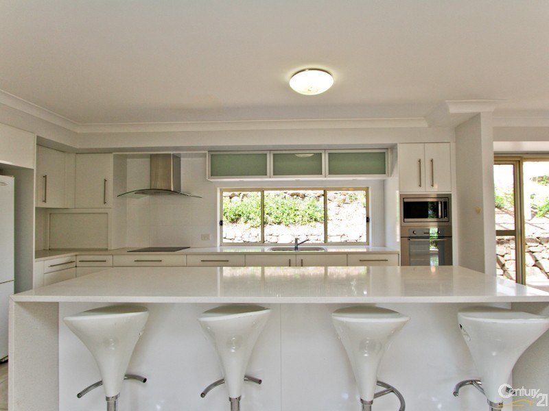 5 Pannamena Crescent, Eleebana NSW 2282