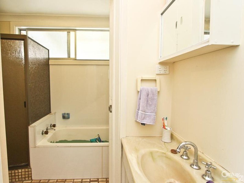 73 Medcalf Street, Warners Bay NSW 2282