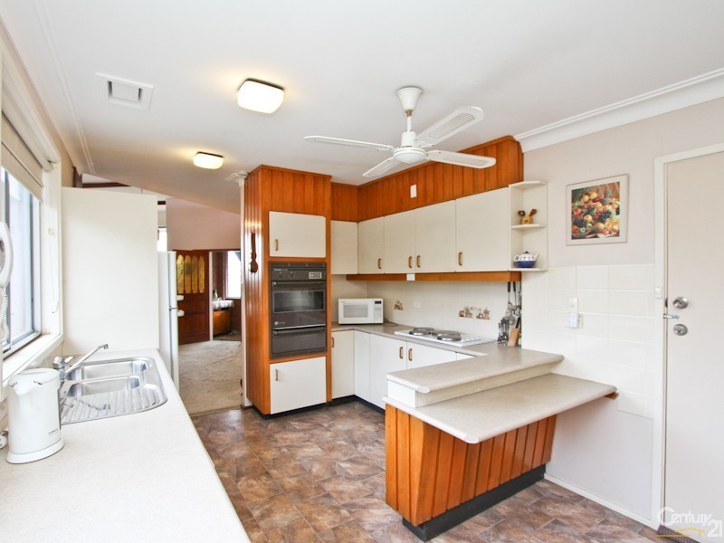 4 Albert Street, Valentine NSW 2280