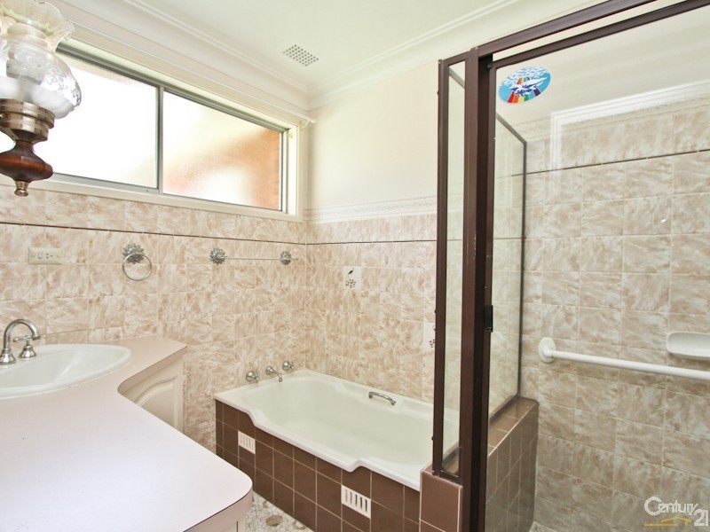 4 Albert Street, Valentine NSW 2280