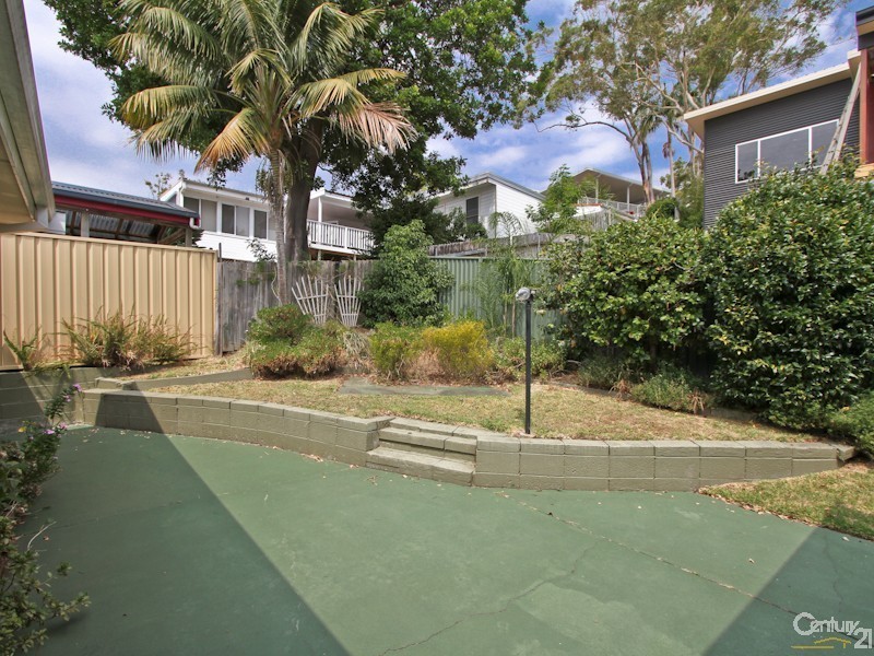 4 Albert Street, Valentine NSW 2280