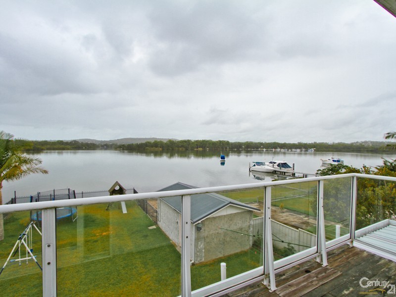 34 Edward Street, Fennell Bay NSW 2283