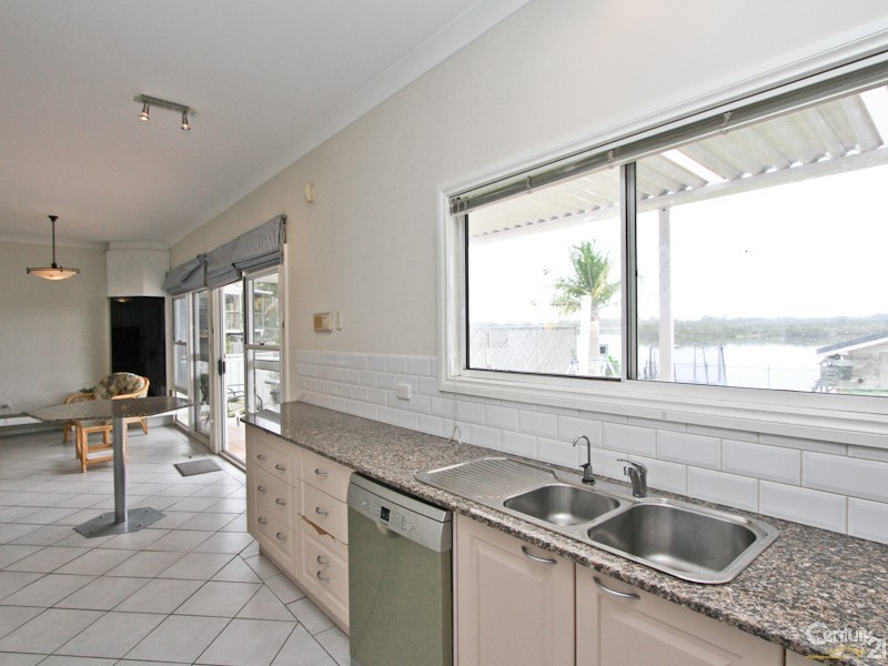 34 Edward Street, Fennell Bay NSW 2283
