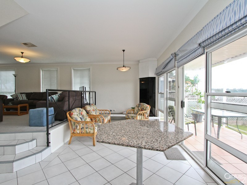 34 Edward Street, Fennell Bay NSW 2283