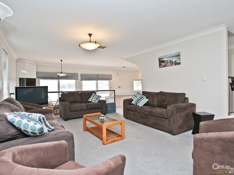 34 Edward Street, Fennell Bay NSW 2283