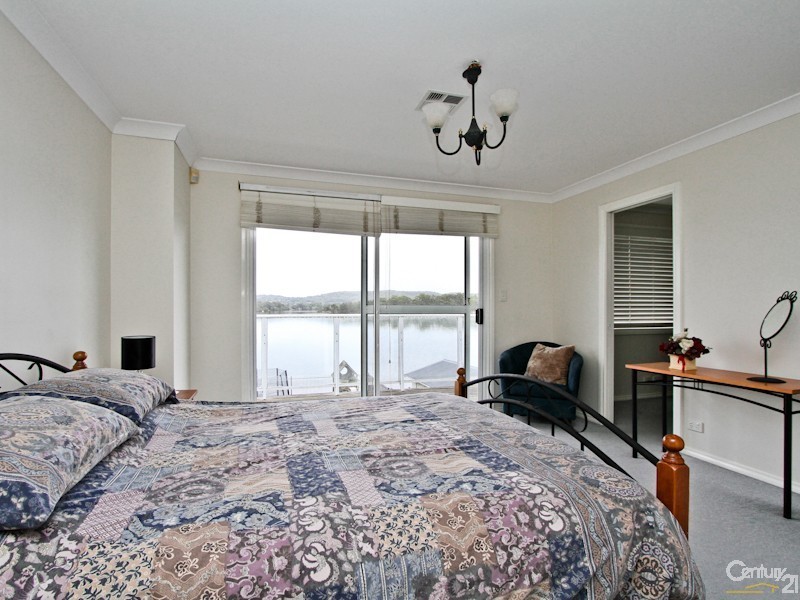 34 Edward Street, Fennell Bay NSW 2283