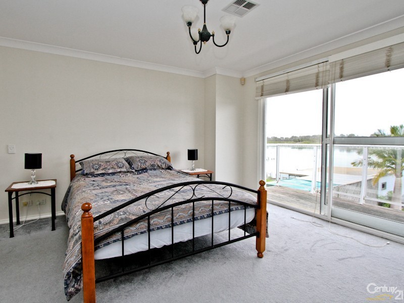 34 Edward Street, Fennell Bay NSW 2283