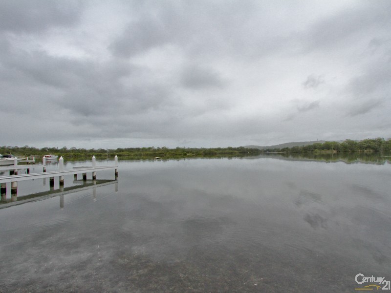 34 Edward Street, Fennell Bay NSW 2283