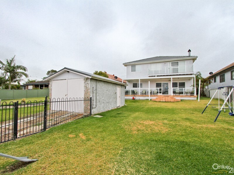 34 Edward Street, Fennell Bay NSW 2283