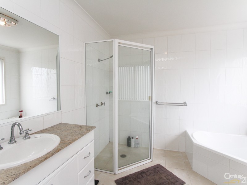 3/4 Berringar Road, Valentine NSW 2280