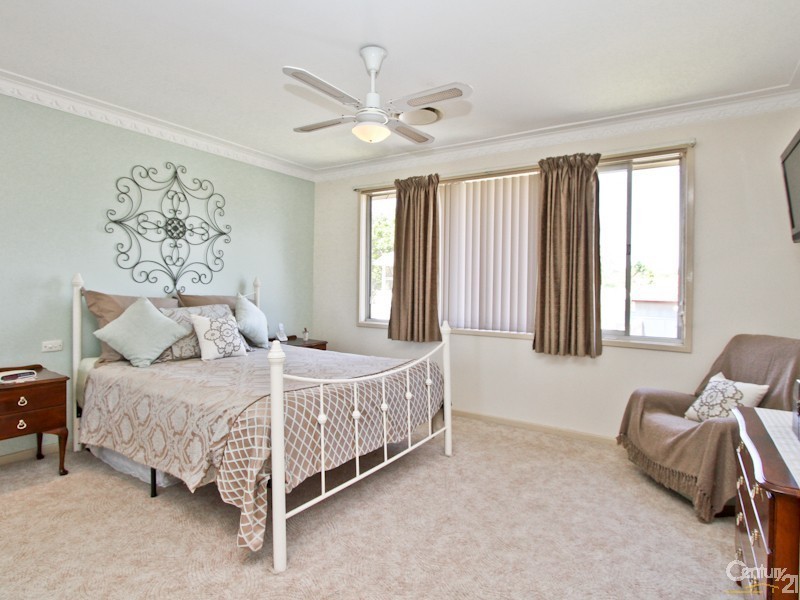 3 St Johns Drive, Croudace Bay NSW 2280
