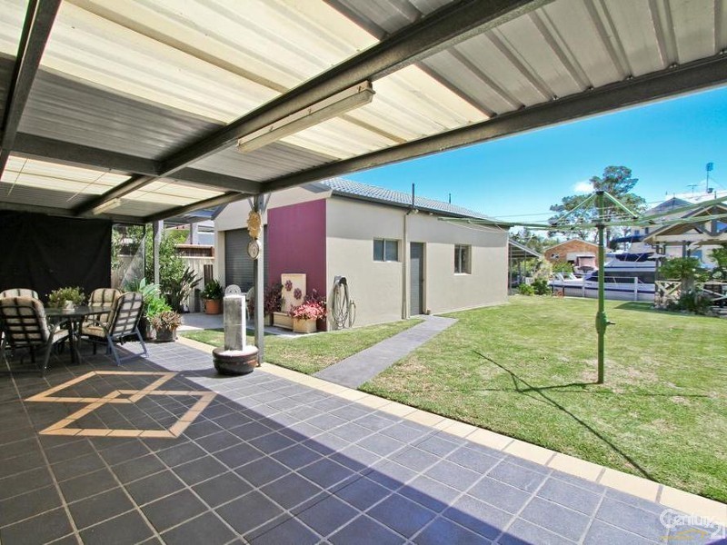 3 St Johns Drive, Croudace Bay NSW 2280