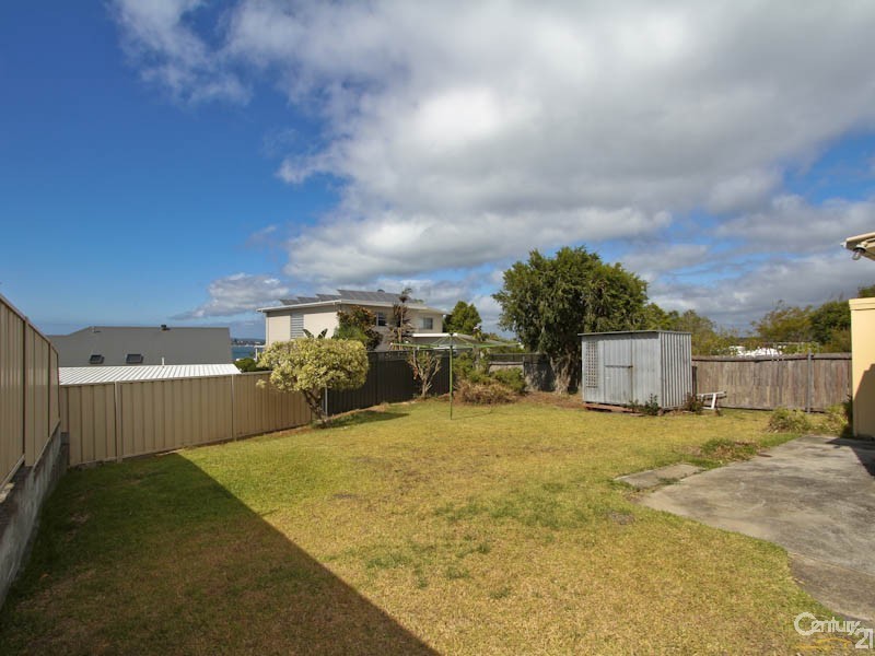 30 Crown Street, Belmont NSW 2280