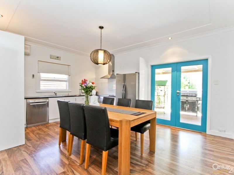 19 Cobbin Parade, Belmont NSW 2280