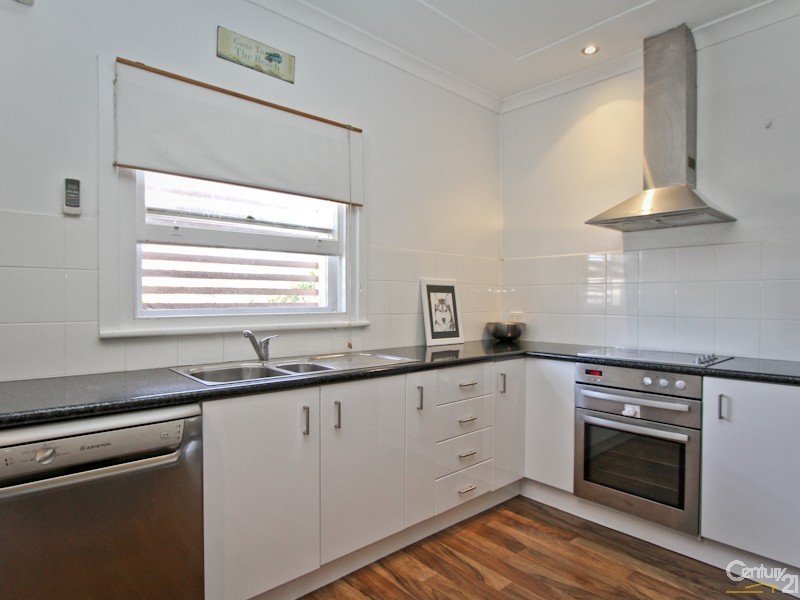 19 Cobbin Parade, Belmont NSW 2280