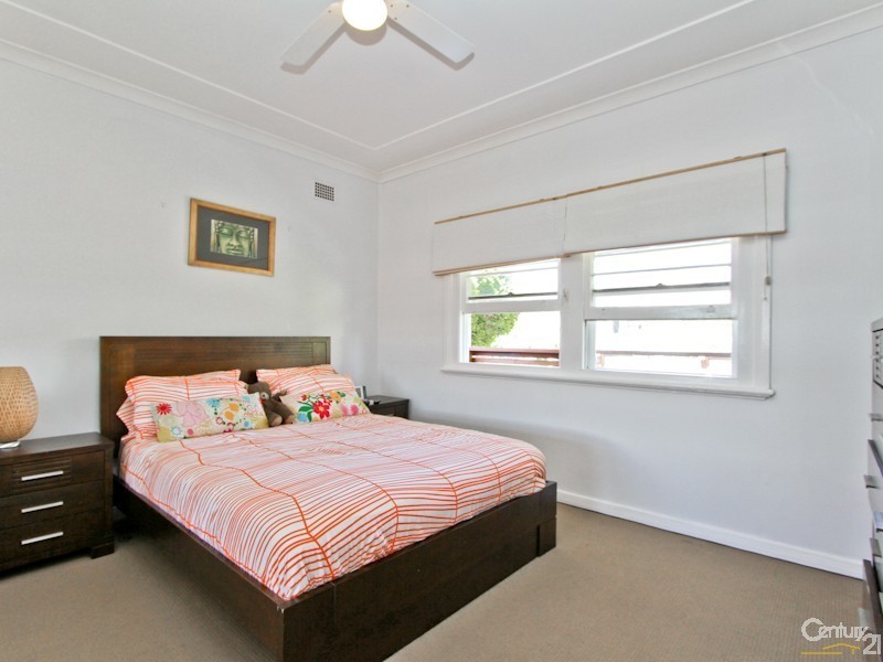 19 Cobbin Parade, Belmont NSW 2280