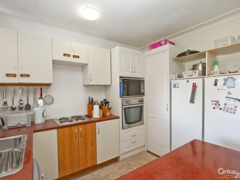 4 Delma Parade, Warners Bay NSW 2282