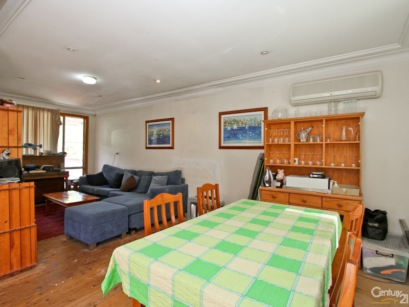 4 Delma Parade, Warners Bay NSW 2282