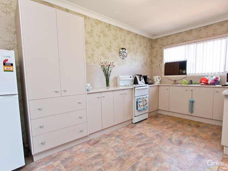 1/32 Yorston Street, Warners Bay NSW 2282