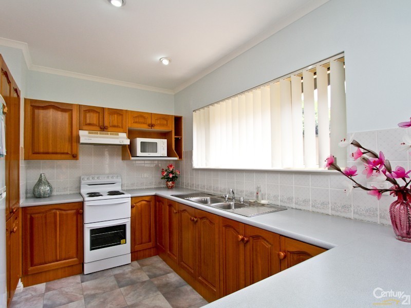 2/44 Allambee Place, Valentine NSW 2280