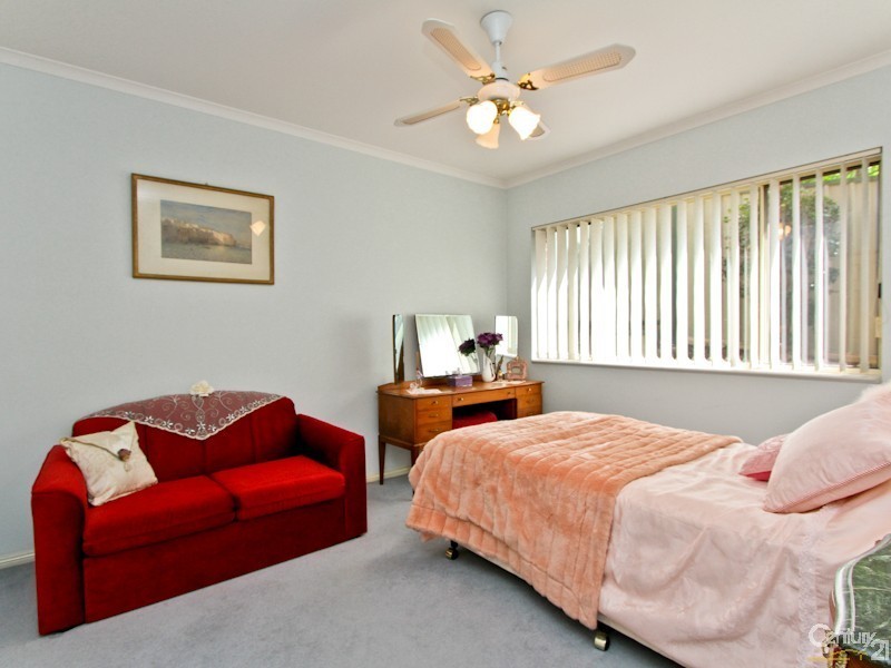 2/44 Allambee Place, Valentine NSW 2280