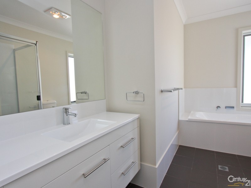 8/21 Seaman Avenue, Warners Bay NSW 2282