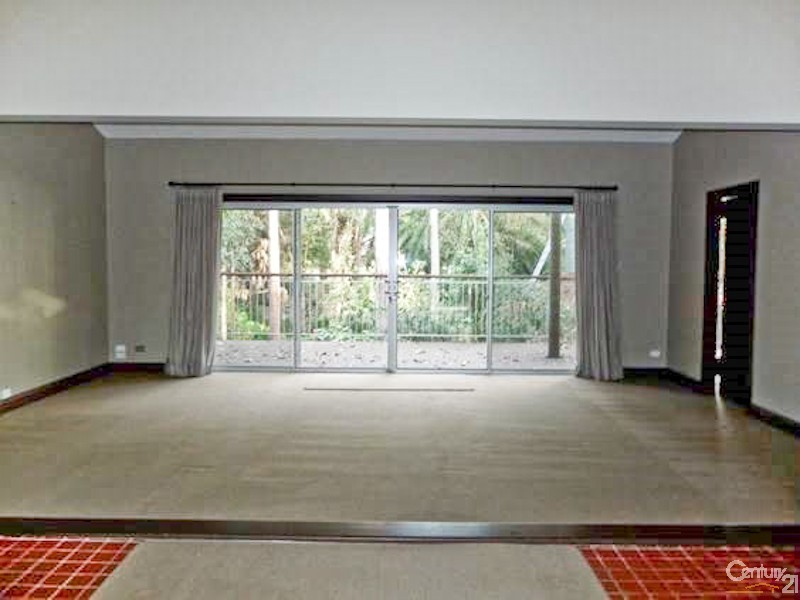 1 Lurnea Crescent, Valentine NSW 2280