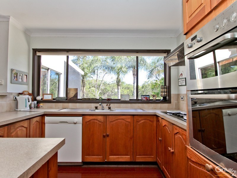 11 Lenaghan Crescent, Eleebana NSW 2282