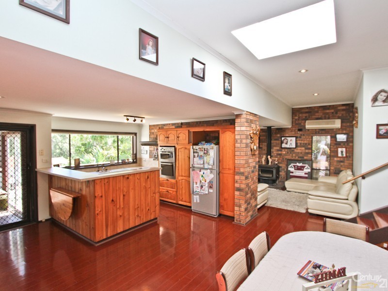 11 Lenaghan Crescent, Eleebana NSW 2282