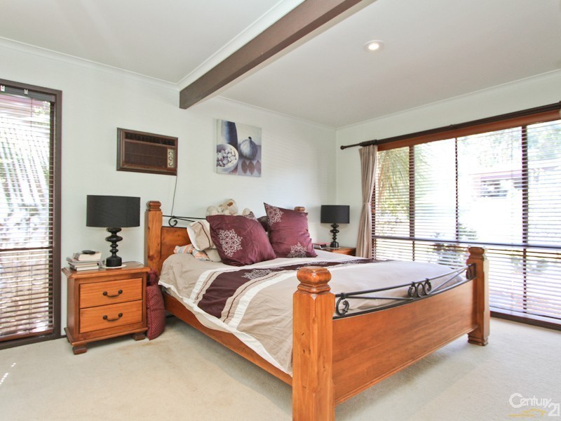 11 Lenaghan Crescent, Eleebana NSW 2282