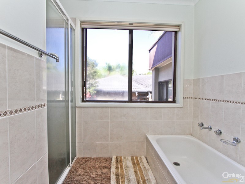 11 Lenaghan Crescent, Eleebana NSW 2282